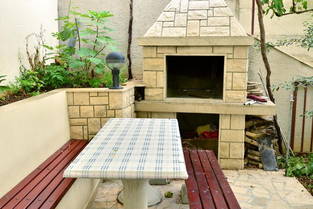 Apartments By The Sea Pisak, Omis - 658 Mimice Zewnętrze zdjęcie